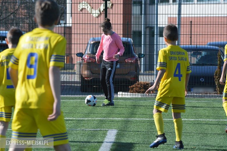 Wspólny trening młodych piłkarzy