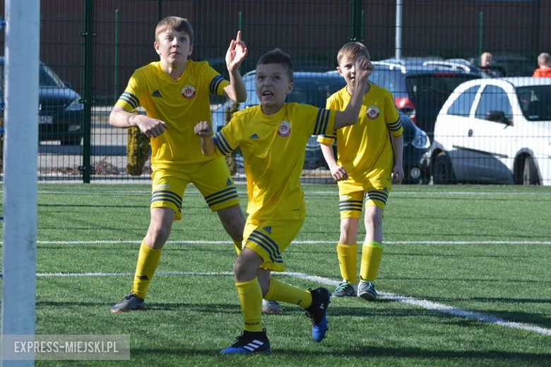 Wspólny trening młodych piłkarzy