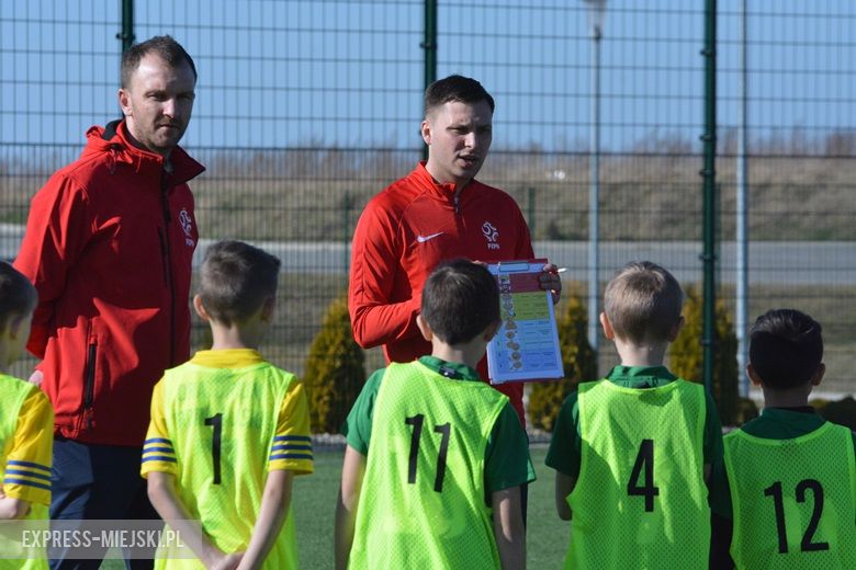 Wspólny trening młodych piłkarzy
