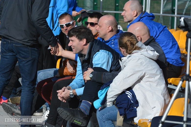 Wspólny trening młodych piłkarzy