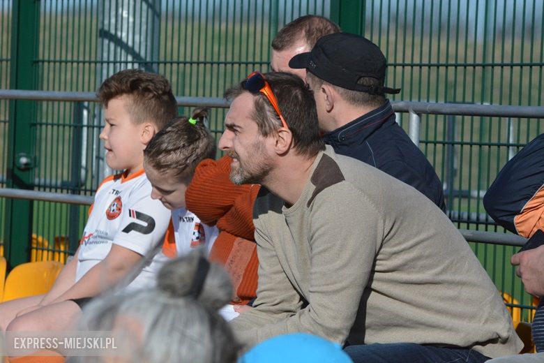 Wspólny trening młodych piłkarzy