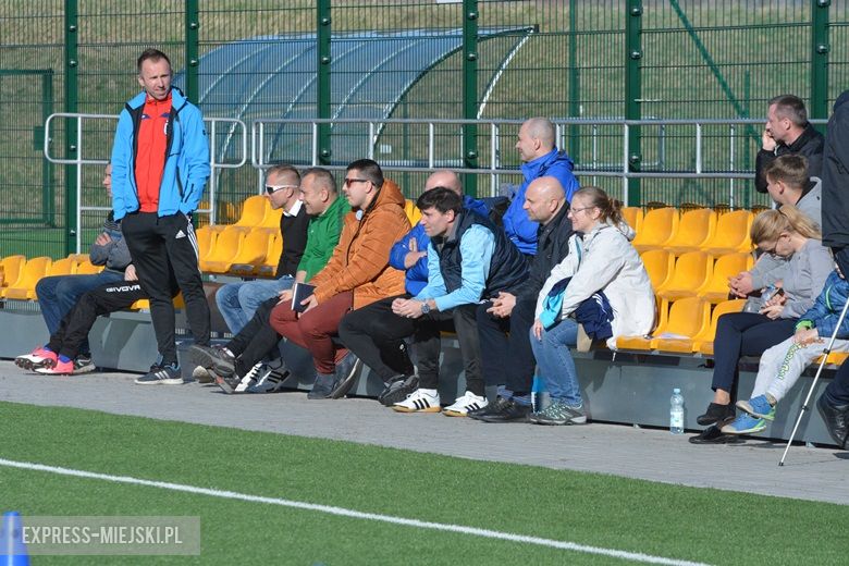 Wspólny trening młodych piłkarzy