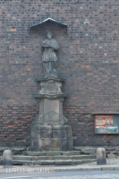 Figura św. Jana Nepomucena w Środzie Śląskiej