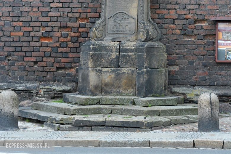 Figura św. Jana Nepomucena w Środzie Śląskiej