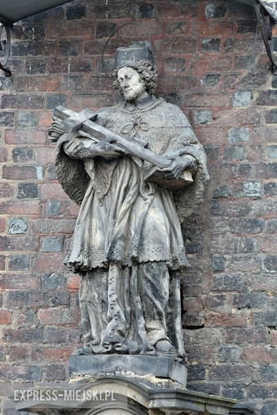 Figura św. Jana Nepomucena w Środzie Śląskiej