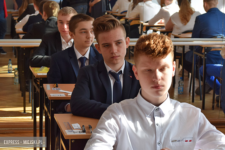 Gimnazjaliści pisli dzisiaj egzamin z części matematyczno-przyrodniczej