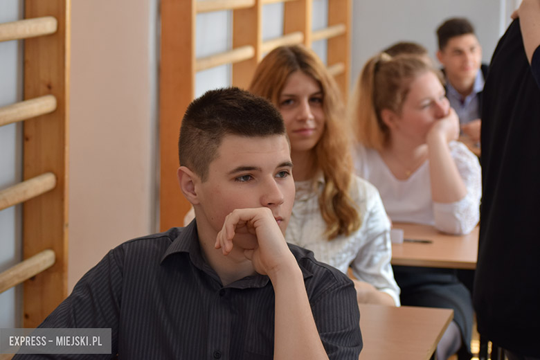 Gimnazjaliści pisli dzisiaj egzamin z części matematyczno-przyrodniczej