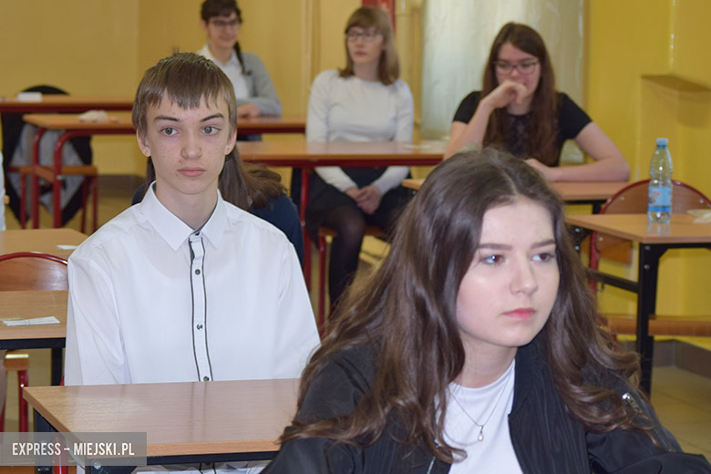 Gimnazjaliści pisli dzisiaj egzamin z części matematyczno-przyrodniczej