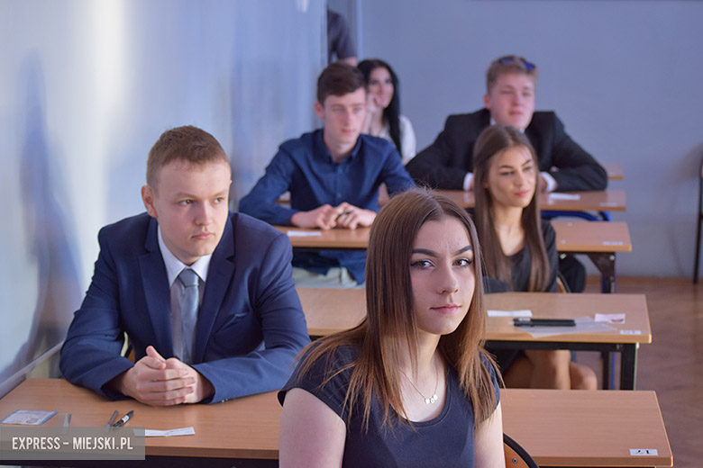 Gimnazjaliści pisli dzisiaj egzamin z części matematyczno-przyrodniczej
