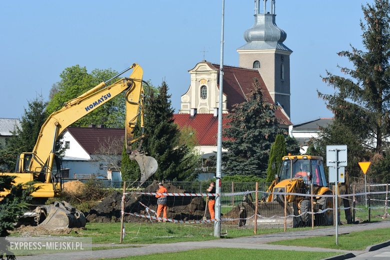 Prace nad budową orlika w Miękini