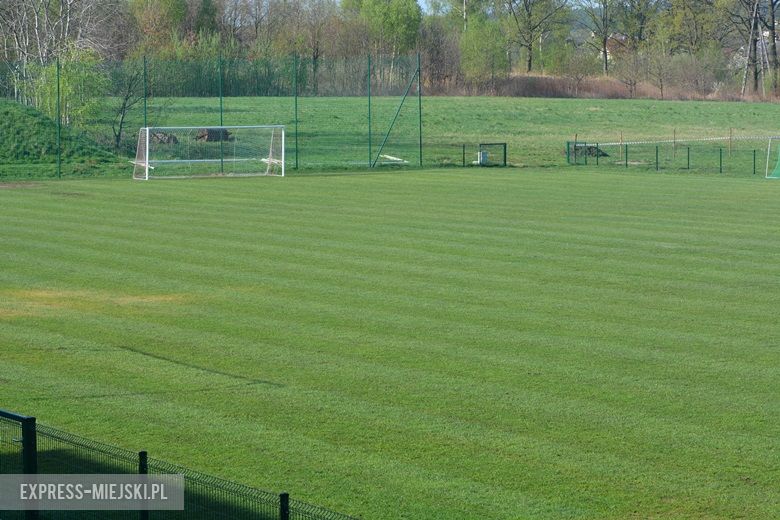 Prace nad budową orlika w Miękini