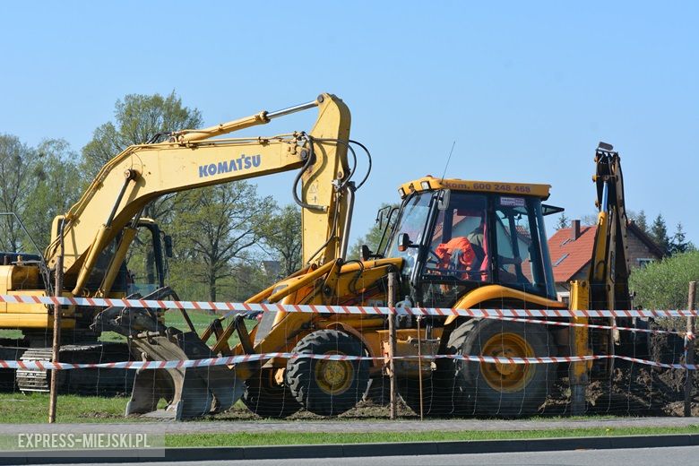 Prace nad budową orlika w Miękini