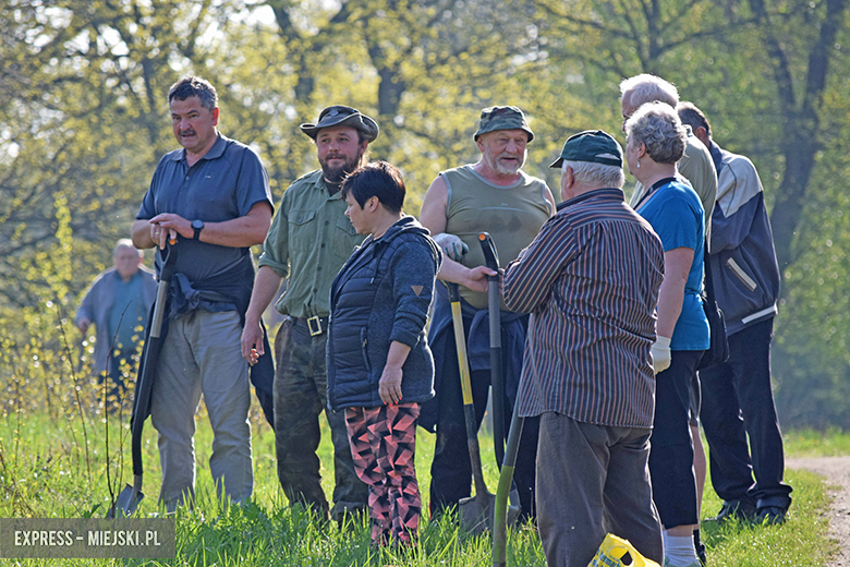 Sadzenie drzewek w Malczycach