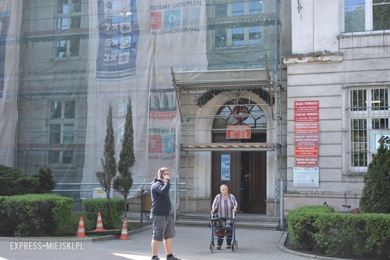 Prace remontowe przy budynku starostwa