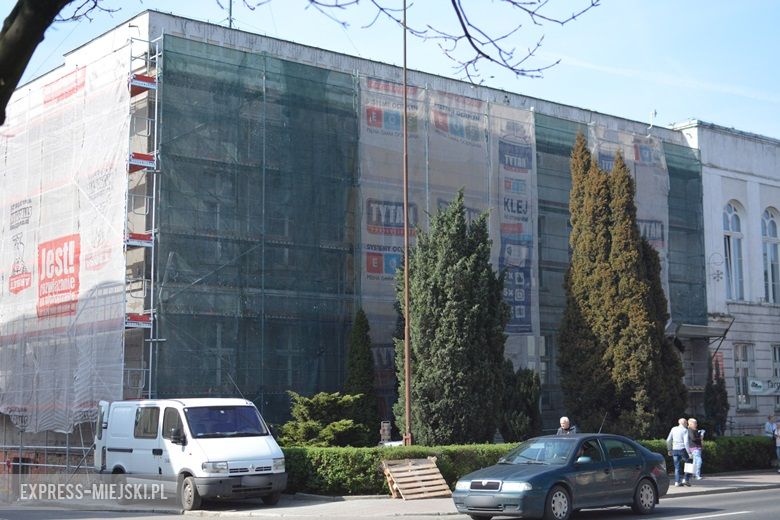 Prace remontowe przy budynku starostwa