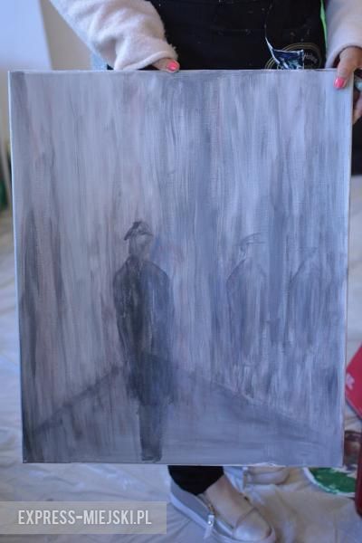 Prace kobiet nad obrazami w zamku w Wojnowicach