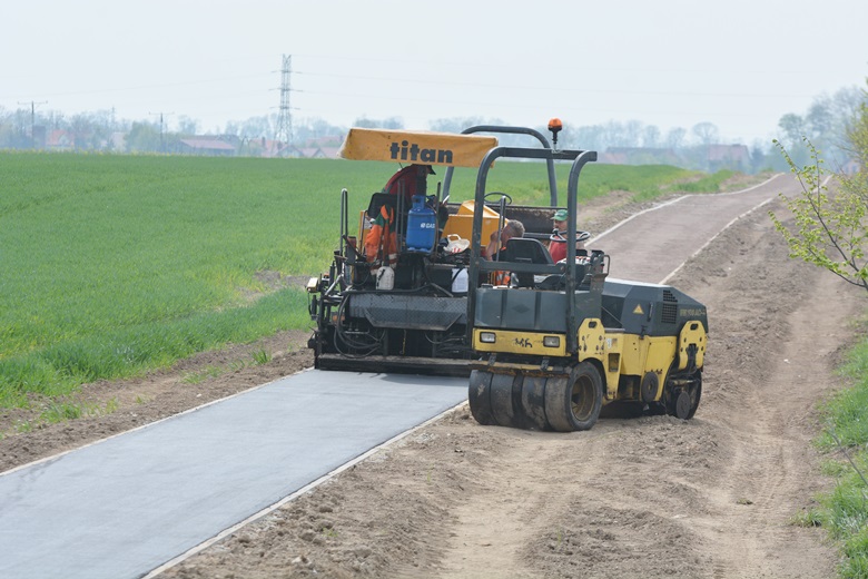 Budowa ścieżki rowerowej Cesarzowice-Ciechów