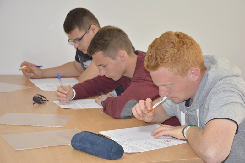 Konkurs motoryzacyjny w KPP w Środzie Śląskiej