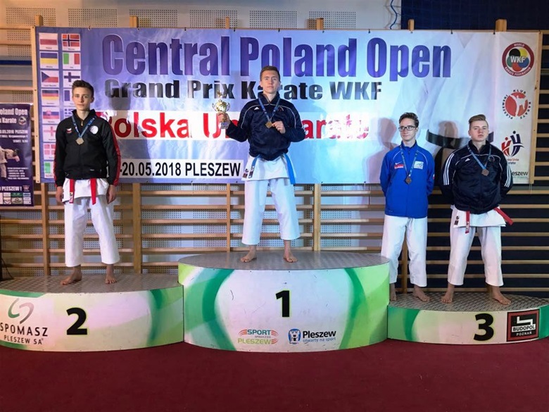 Młodzi karatecy na turnieju w Pleszewie