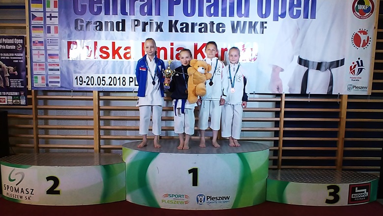 Młodzi karatecy na turnieju w Pleszewie