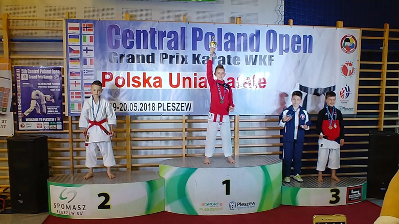 Młodzi karatecy na turnieju w Pleszewie