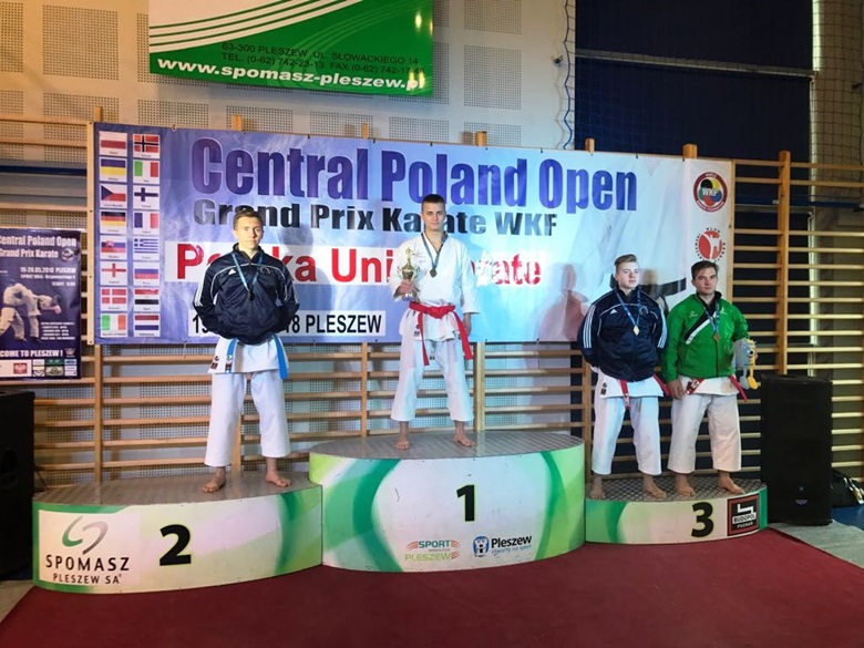 Młodzi karatecy na turnieju w Pleszewie