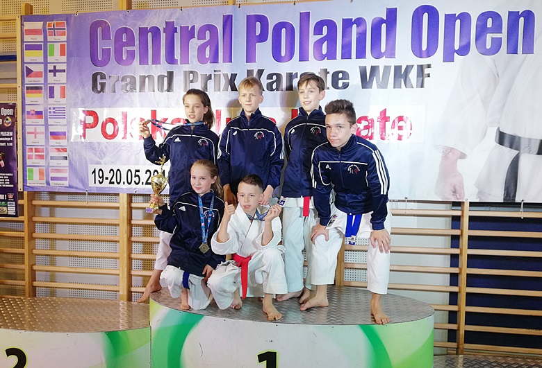 Młodzi karatecy na turnieju w Pleszewie