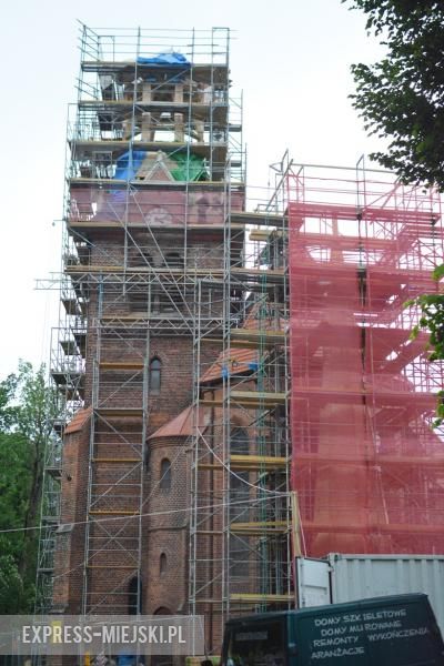 Montaż wieży kościelnej w Ramułtowicach