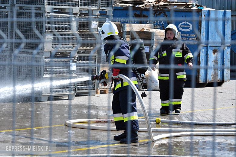 Ćwiczenia strażackie na strefie w Komornikach