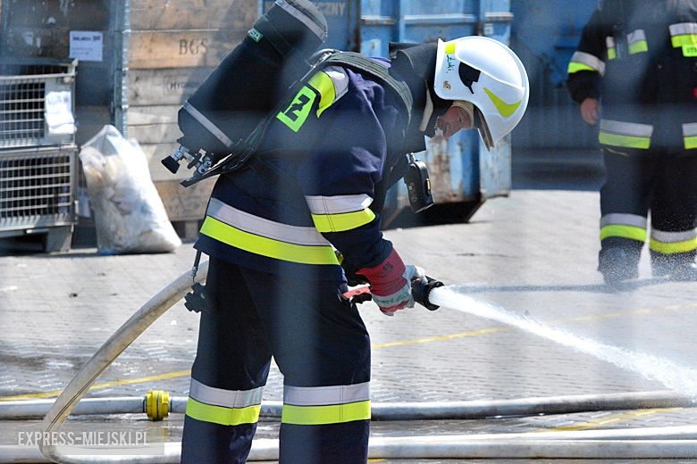 Ćwiczenia strażackie na strefie w Komornikach