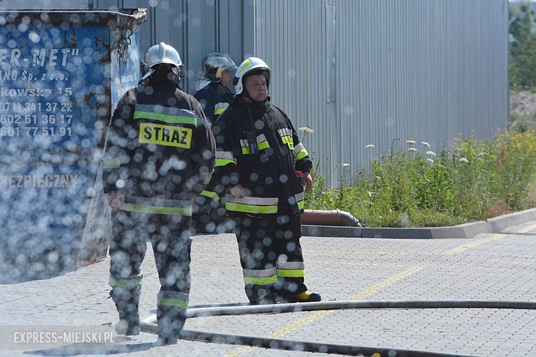 Ćwiczenia strażackie na strefie w Komornikach