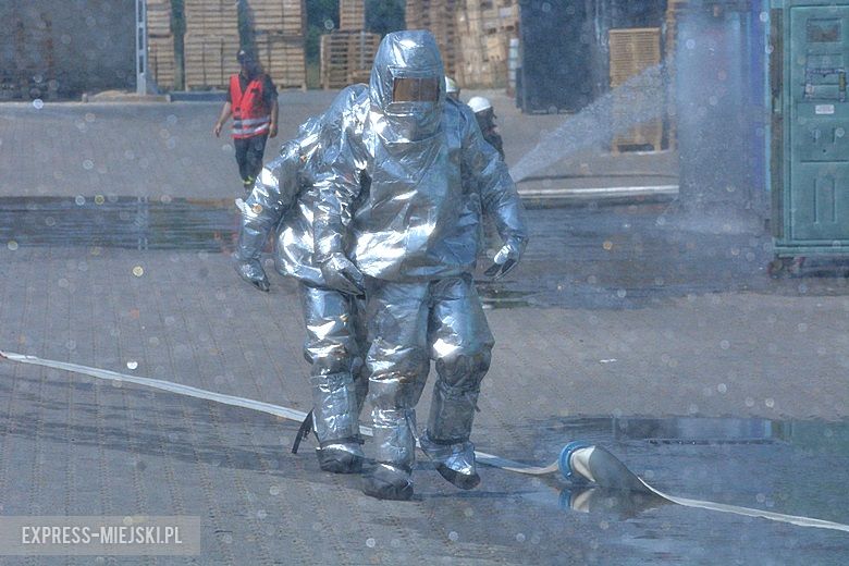 Ćwiczenia strażackie na strefie w Komornikach