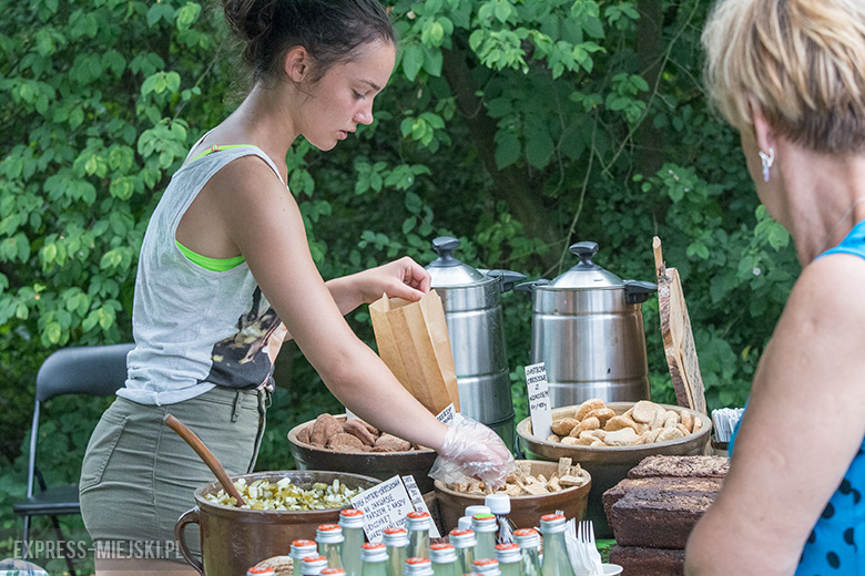 Piąte Święto Sadu w Lutyni wśród owocujących drzew