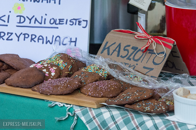 Piąte Święto Sadu w Lutyni wśród owocujących drzew
