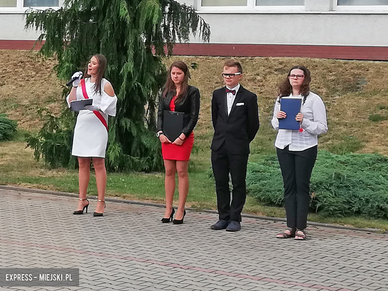 W gimnazjum w Kostomłotach uroczyście zakończono rok szkolny