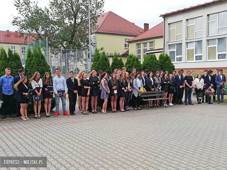 W gimnazjum w Kostomłotach uroczyście zakończono rok szkolny