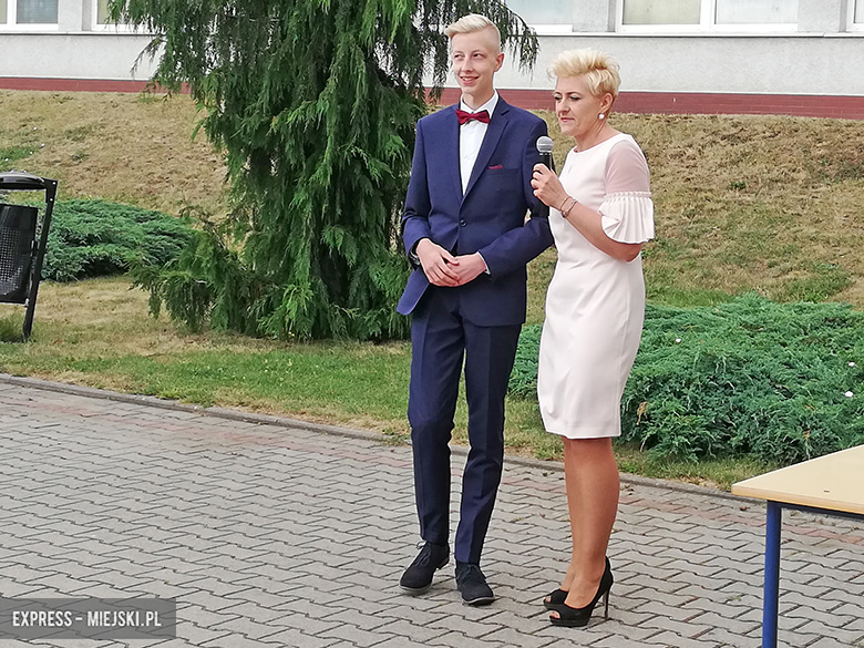 W gimnazjum w Kostomłotach uroczyście zakończono rok szkolny