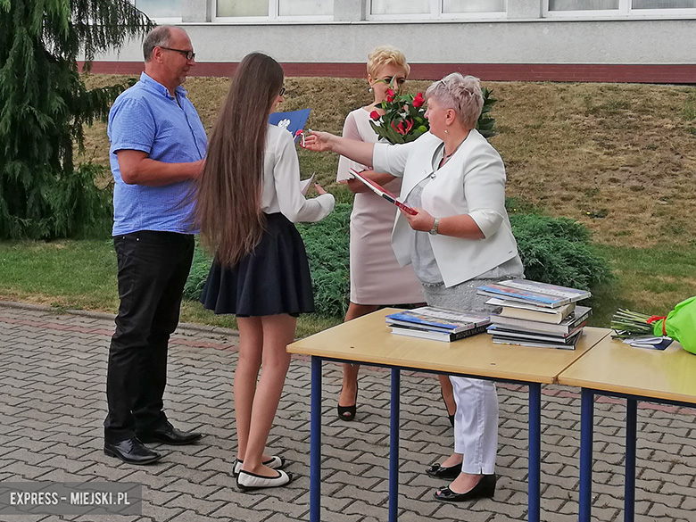 W gimnazjum w Kostomłotach uroczyście zakończono rok szkolny