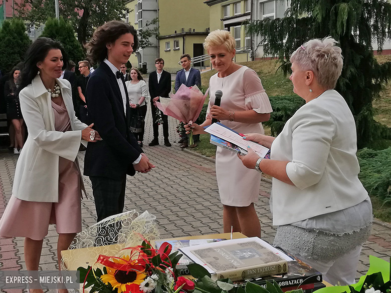 W gimnazjum w Kostomłotach uroczyście zakończono rok szkolny