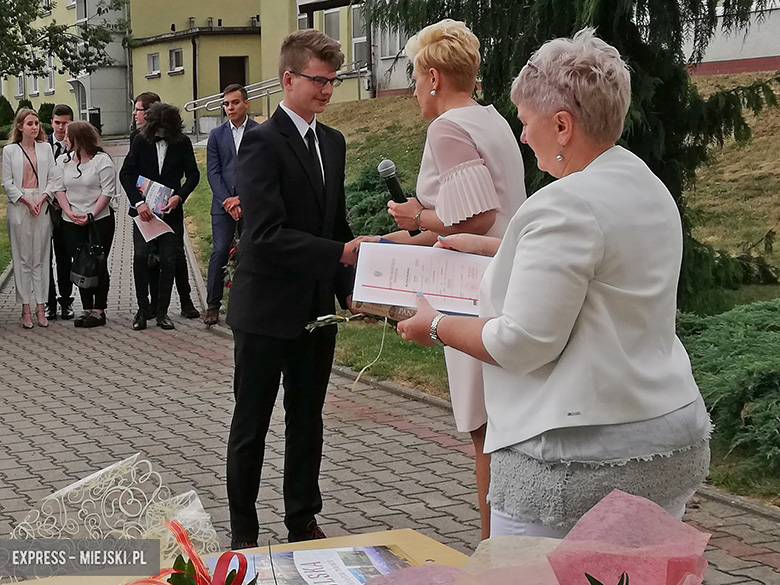 W gimnazjum w Kostomłotach uroczyście zakończono rok szkolny