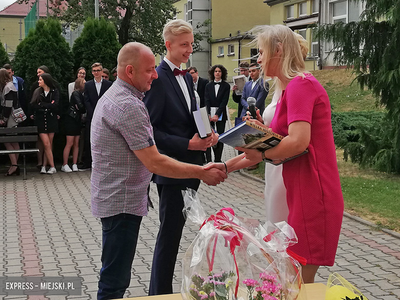 W gimnazjum w Kostomłotach uroczyście zakończono rok szkolny