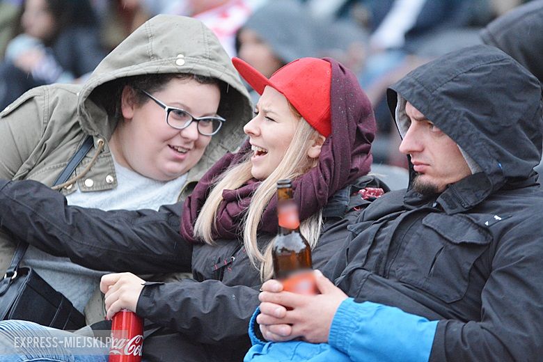 Strefa kibica w Środzie Śląskiej. Mecz Polska-Kolumbia