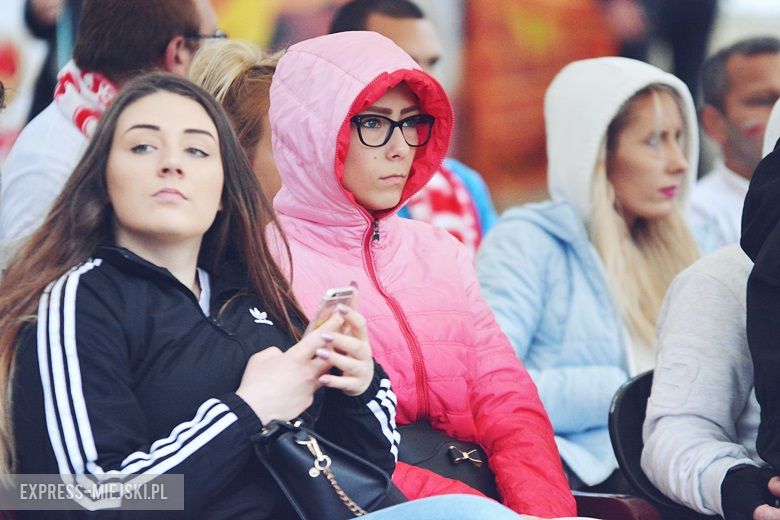 Strefa kibica w Środzie Śląskiej. Mecz Polska-Kolumbia