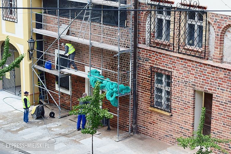 Rewitalizacja południowej fasady ratusza w Środzie Śląskiej