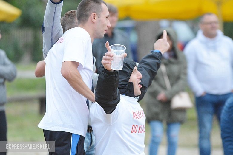 Piłkarze świętowali awans do A klasy