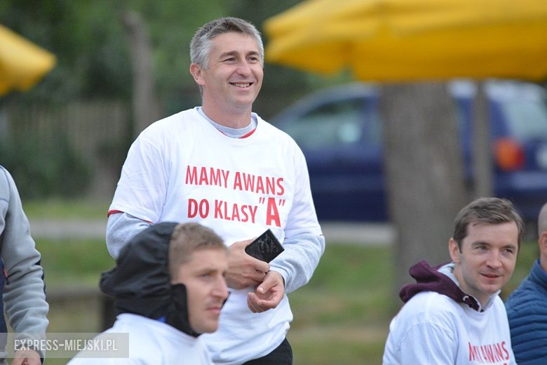 Piłkarze świętowali awans do A klasy