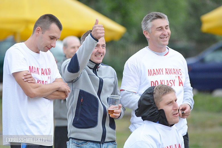 Piłkarze świętowali awans do A klasy