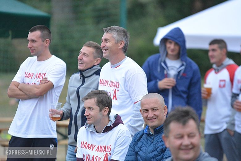 Piłkarze świętowali awans do A klasy