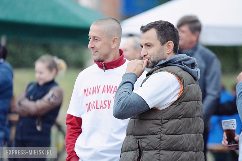 Piłkarze świętowali awans do A klasy