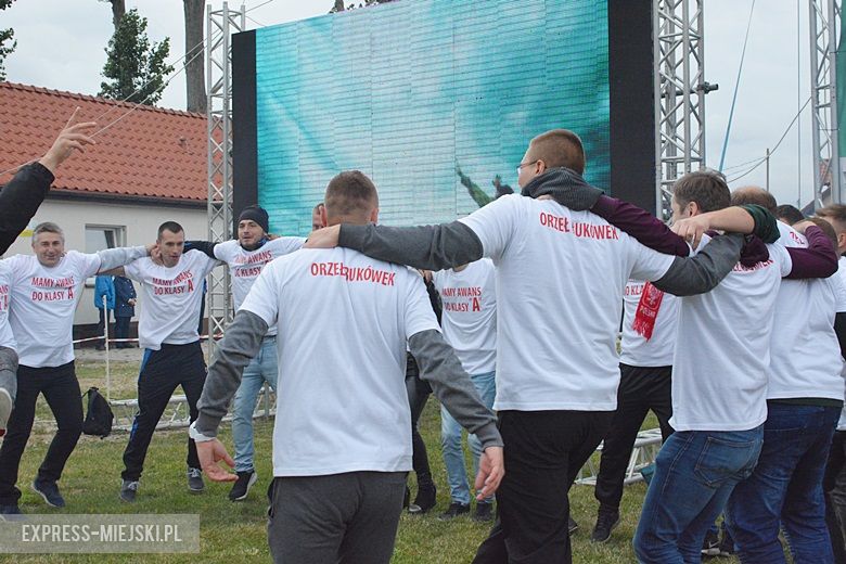 Piłkarze świętowali awans do A klasy